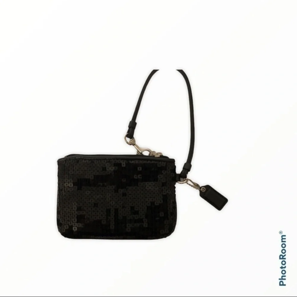 👛 COACH 👛 black sequined evening wristlet